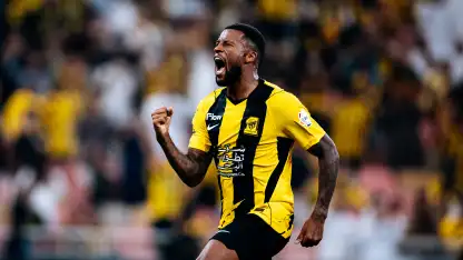 جورجينيو فينالدوم يحتفل بهدفه الأول للاتحاد أمام الدرعية