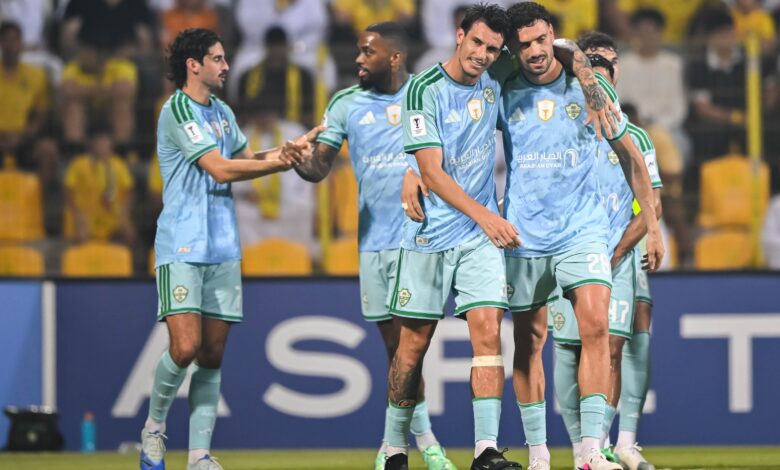 الأهلي السعودي يحسم مواجهة الوصل بثلاثية وترينكاو والبريكان يتألقان