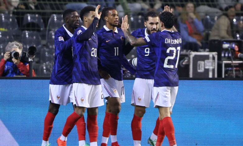مايكل أوليسيه يحتفل مع لاعبي فرنسا أمام بلجيكا يوم 28 سبتمبر 2026