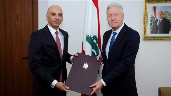 السفير تميم خلاف خلال تقديم صورة أوراق اعتماده إلى وزير الخارجية اللبناني يوسف رجي