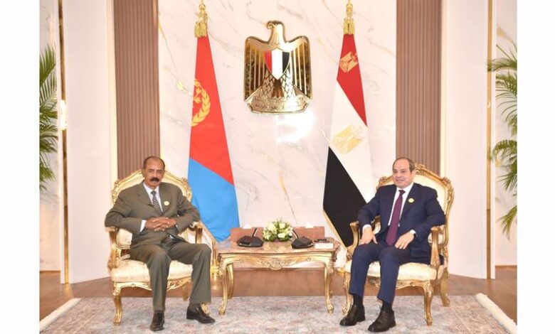 السيسي وأسياس أفورقي خلال لقاء العلمين