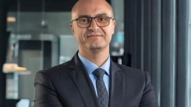محمد شمروخ خلال اجتماع لجنة صناعة الاتصالات