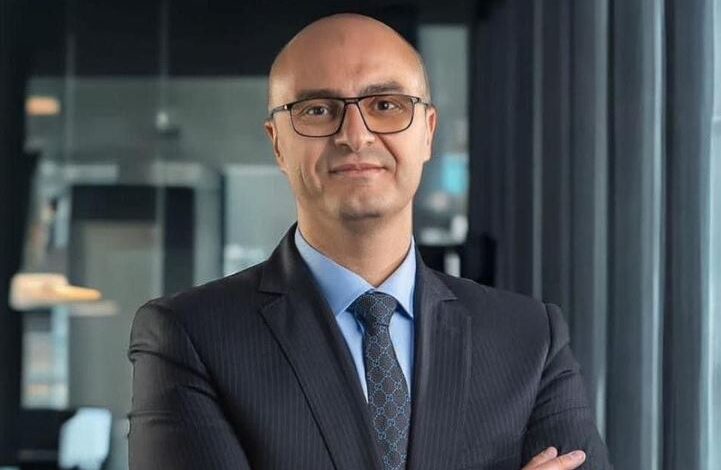 محمد شمروخ خلال اجتماع لجنة صناعة الاتصالات