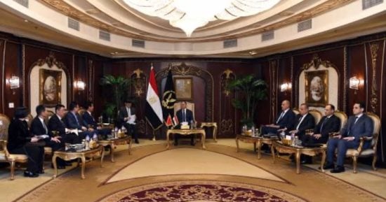 وزير الداخلية والوفد الصيني خلال المباحثات في القاهرة