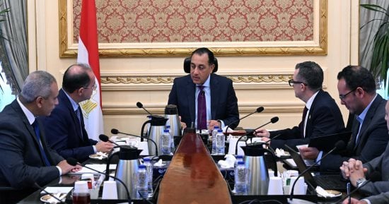 اجتماع رئيس الوزراء لاستعراض محاور منتدى مصر والبرنامج الاقتصادي