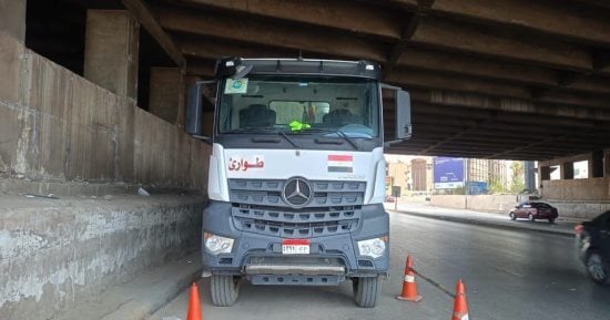 سيارات شفط المياه التابعة لشركة مياه الشرب والصرف الصحي بالجيزة