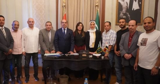 أعضاء حزب الوفد خلال متابعة إجراءات الانتخابات الداخلية