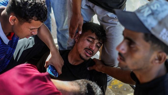 فلسطينيون يودعون شهداء في خانيونس يوم 25 أكتوبر 2026 صورة مرتبطة بالتغطية