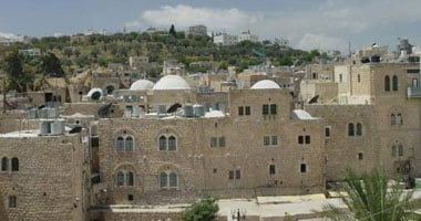 مبانٍ في مدينة الخليل بالضفة الغربية في صورة أرشيفية