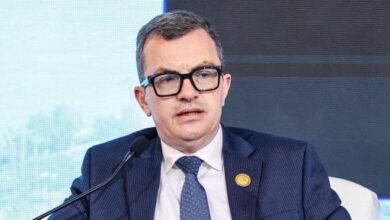 وزير التخطيط أحمد رستم في صورة أرشيفية