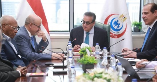 وزير الصحة خالد عبد الغفار خلال الاجتماع مع وفد منظمة الصحة العالمية